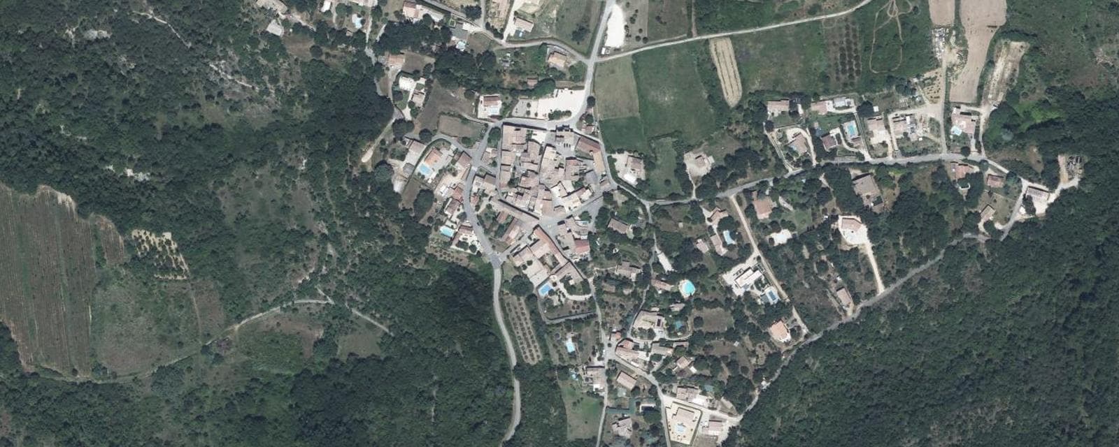 Vue aérienne de Salazac (Gard)