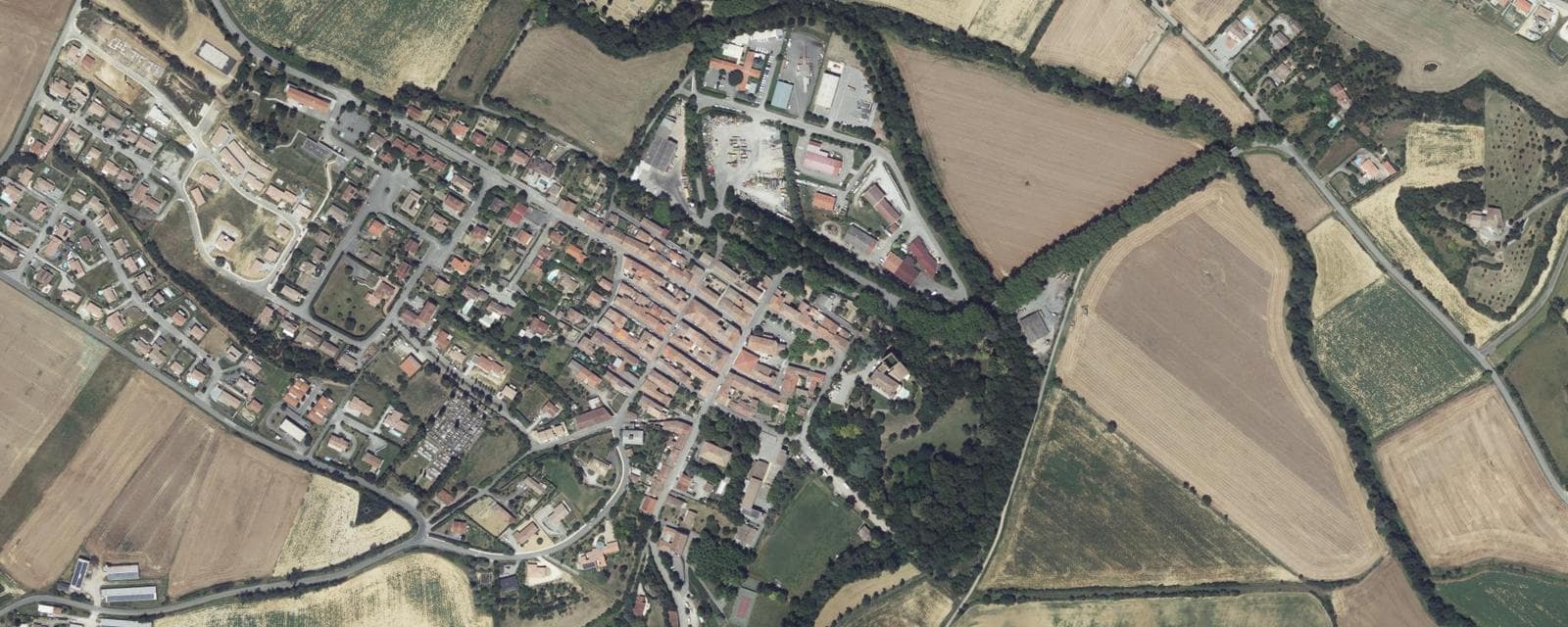 Vue aérienne de Salles-sur-l'Hers (Aude)