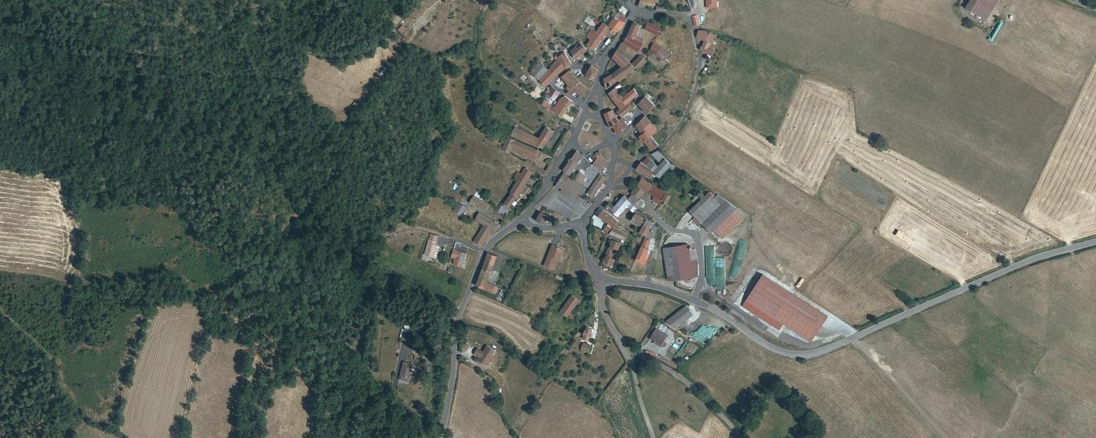 Vue aérienne de Salzuit (Haute-Loire)