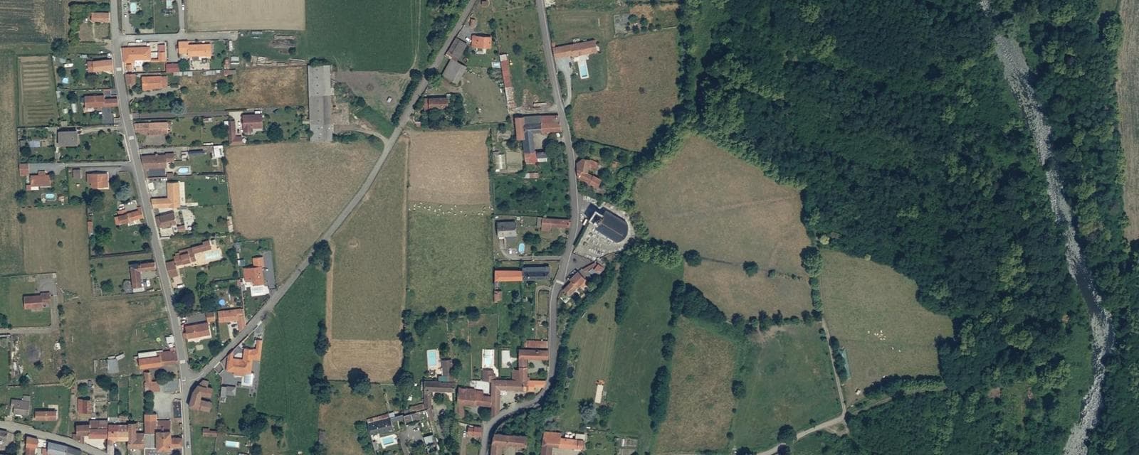 Vue aérienne de Sarniguet (Hautes-Pyrénées)
