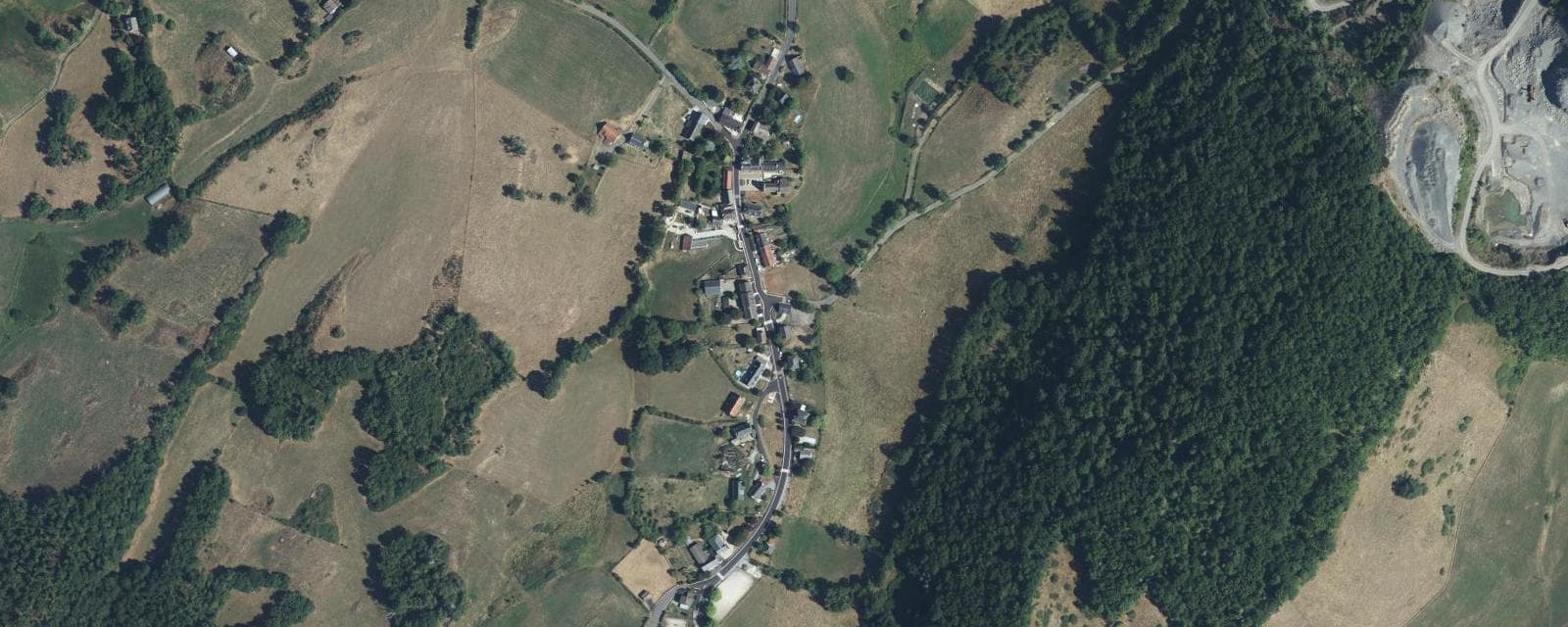 Vue aérienne de Sauvat (Cantal)