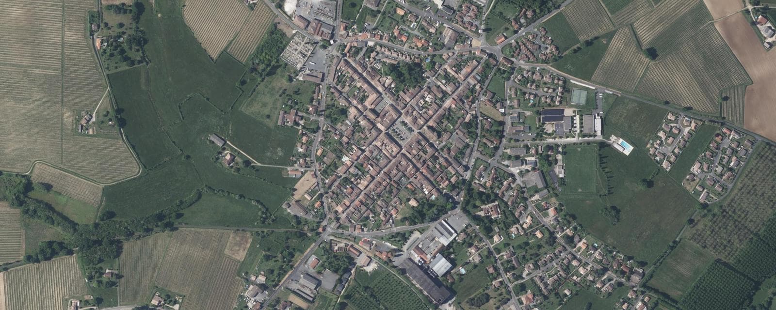 Vue aérienne de Sauveterre-de-Guyenne (Gironde)