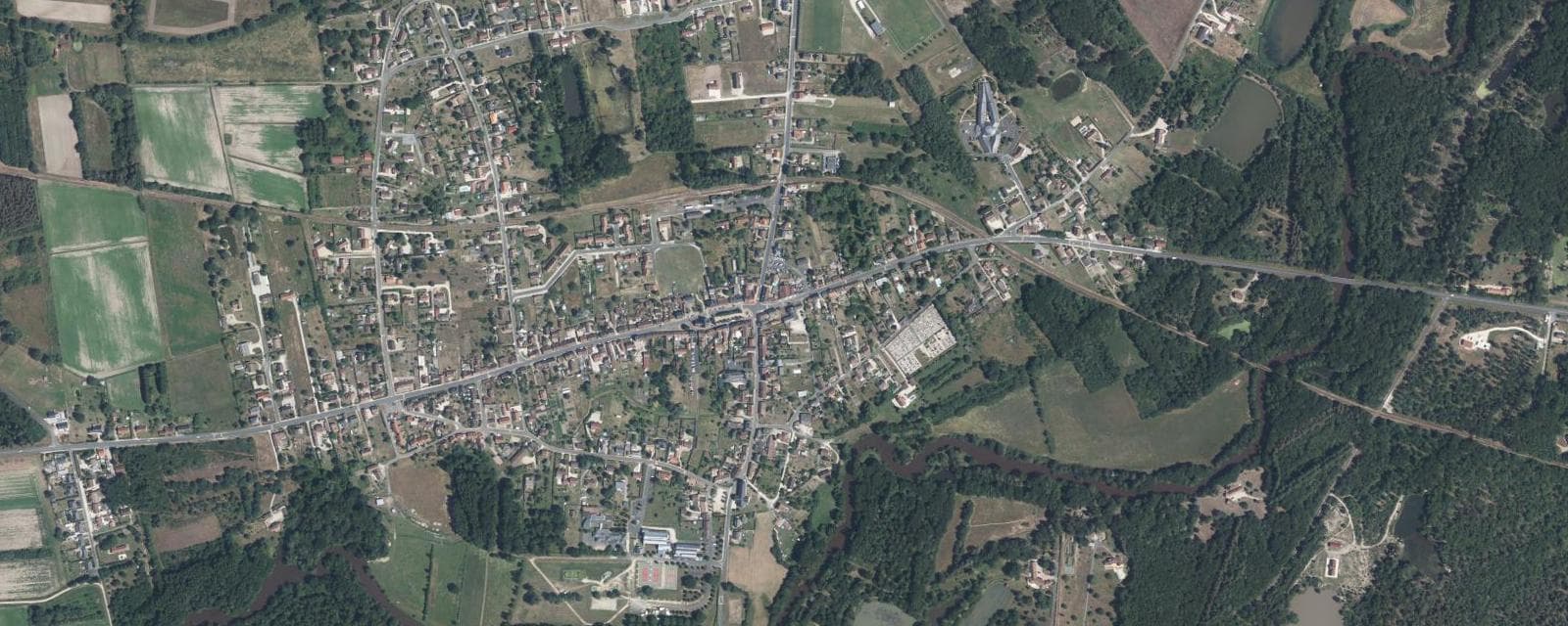 Vue aérienne de Selles-Saint-Denis (Loir-et-Cher)
