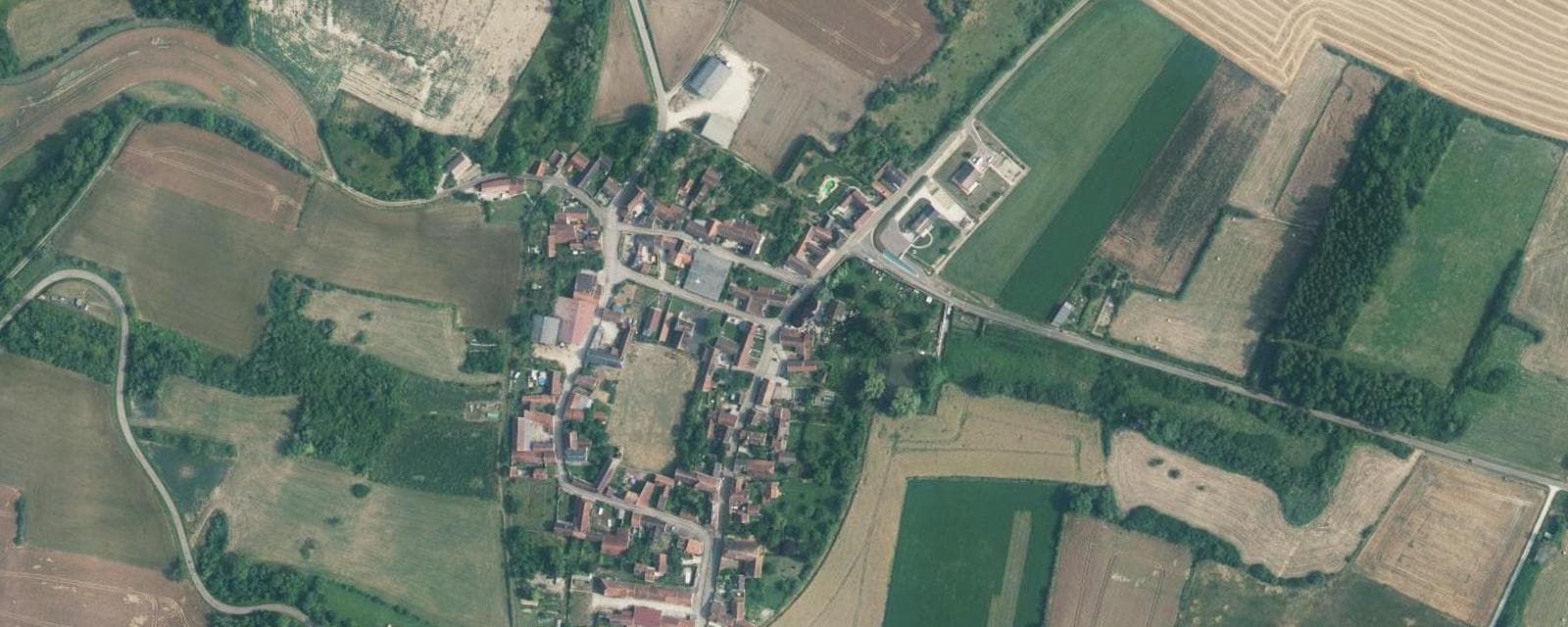 Vue aérienne de Sennevoy-le-Haut (Yonne)