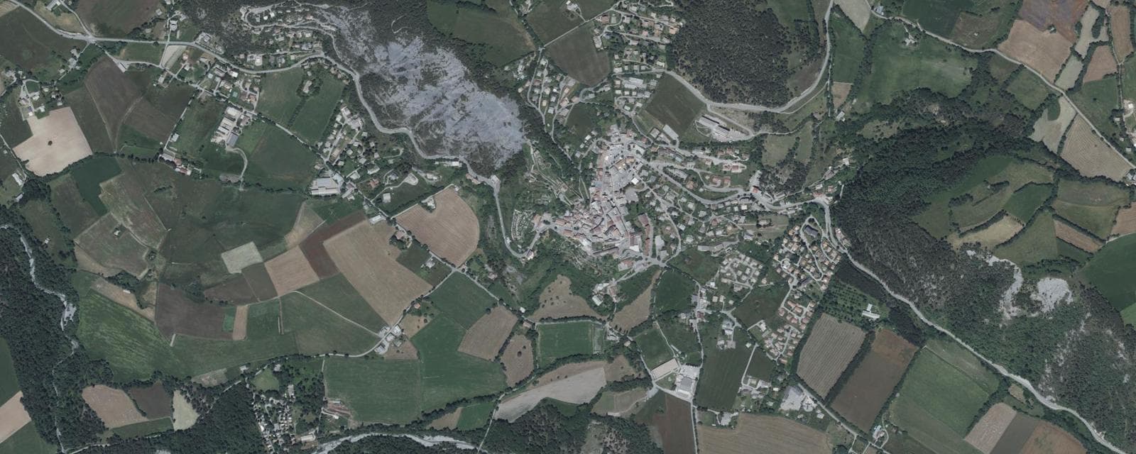 Vue aérienne de Seyne (Alpes-de-Haute-Provence)