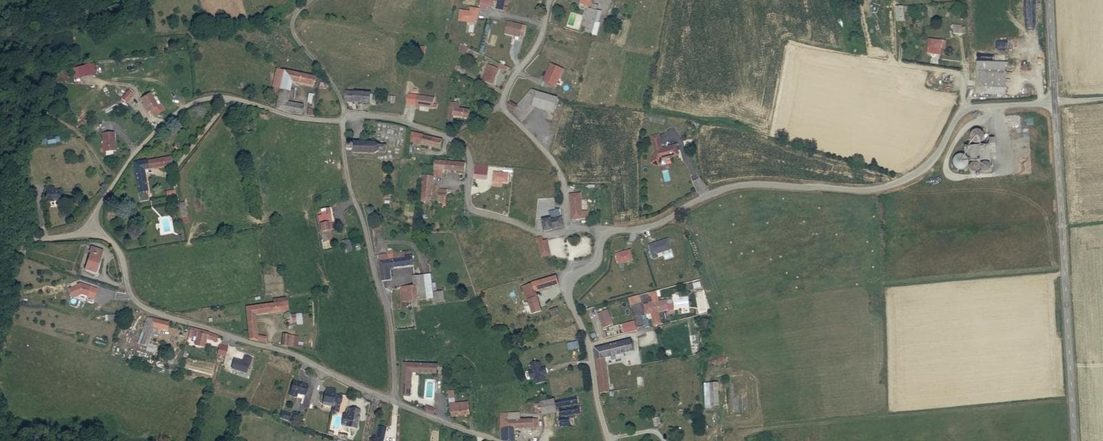 Vue aérienne de Sinzos (Hautes-Pyrénées)