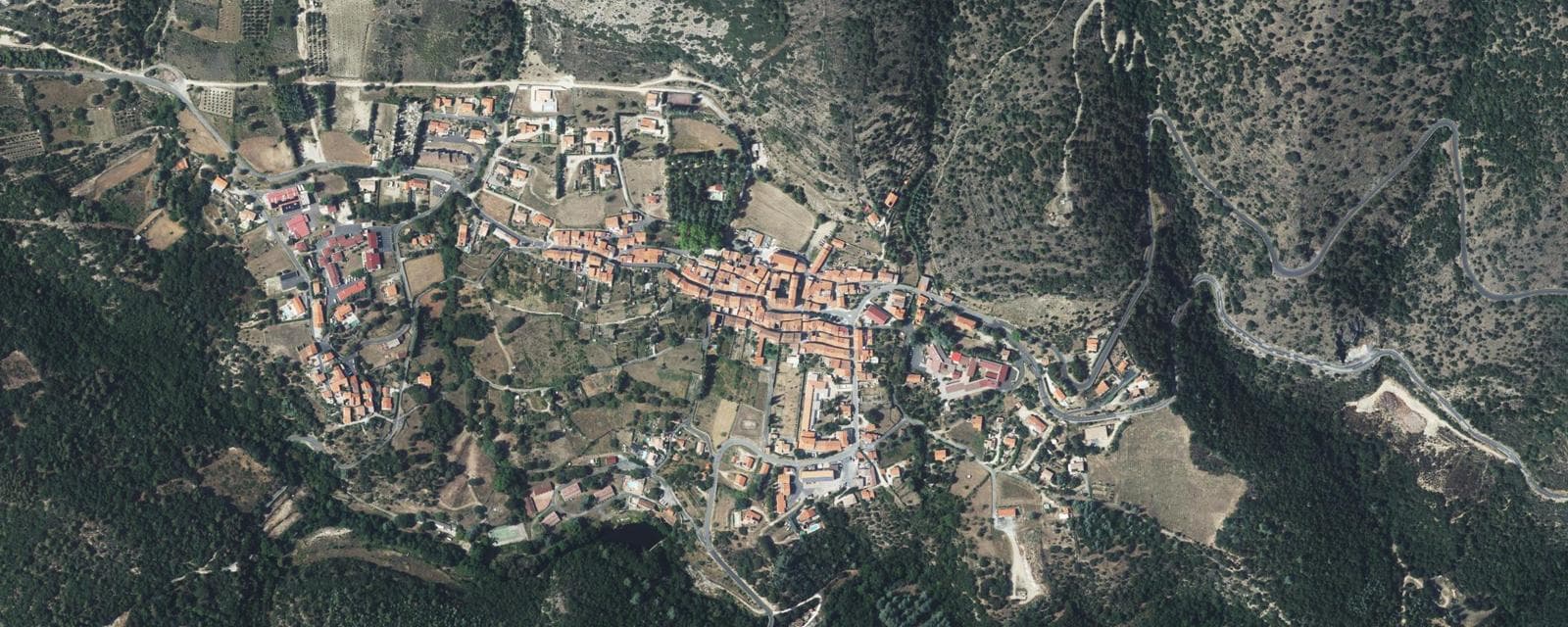 Vue aérienne de Sournia (Pyrénées-Orientales)