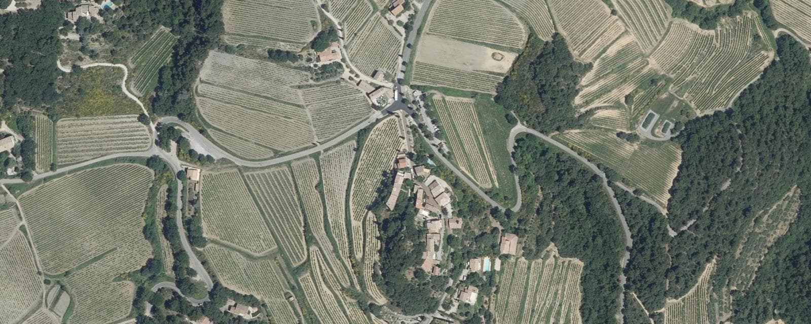 Vue aérienne de Suzette (Vaucluse)