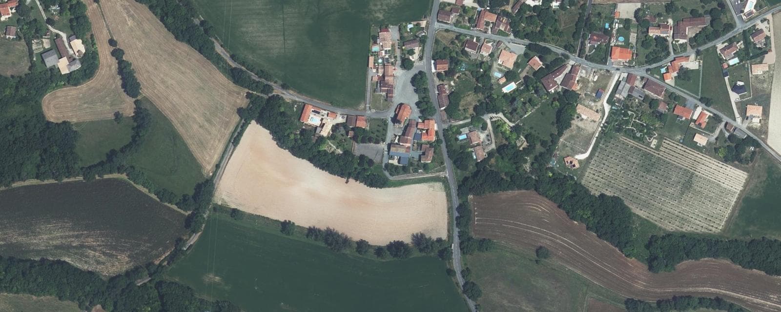 Vue aérienne de Taïx (Tarn)