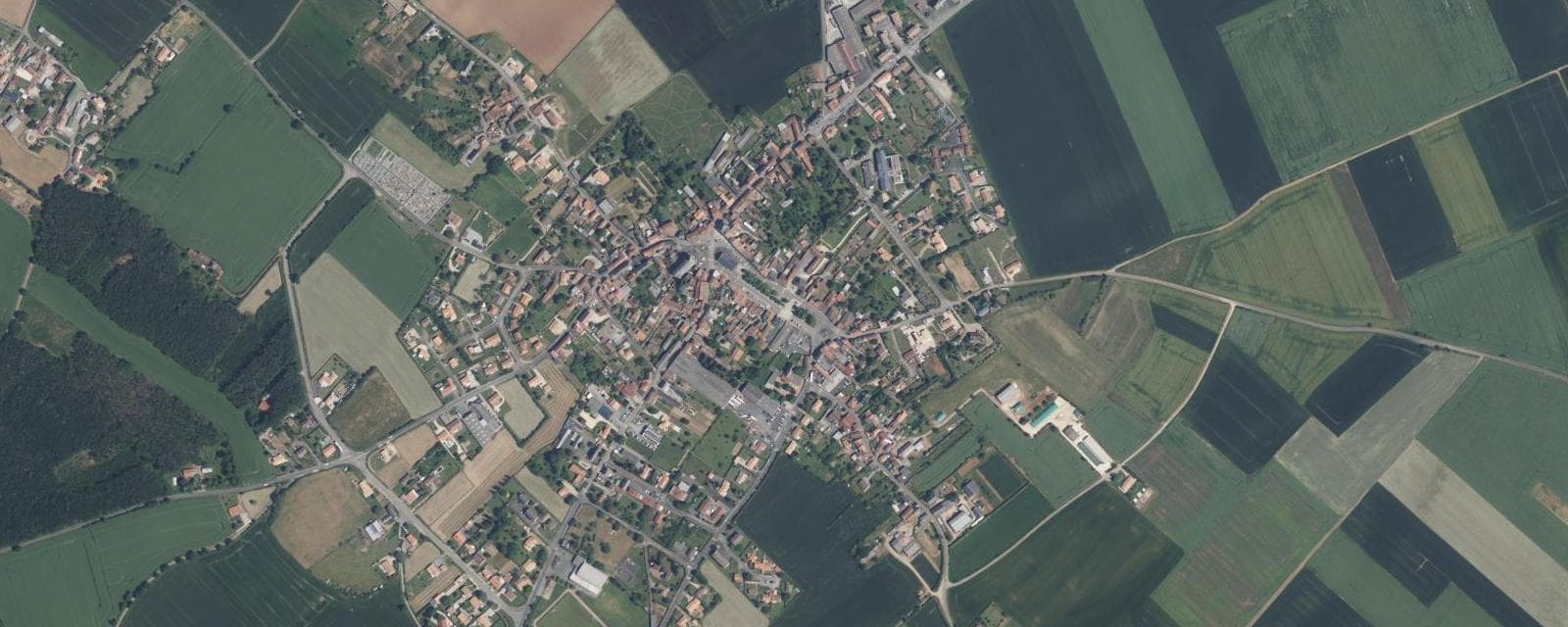 Vue aérienne de Thénezay (Deux-Sèvres)