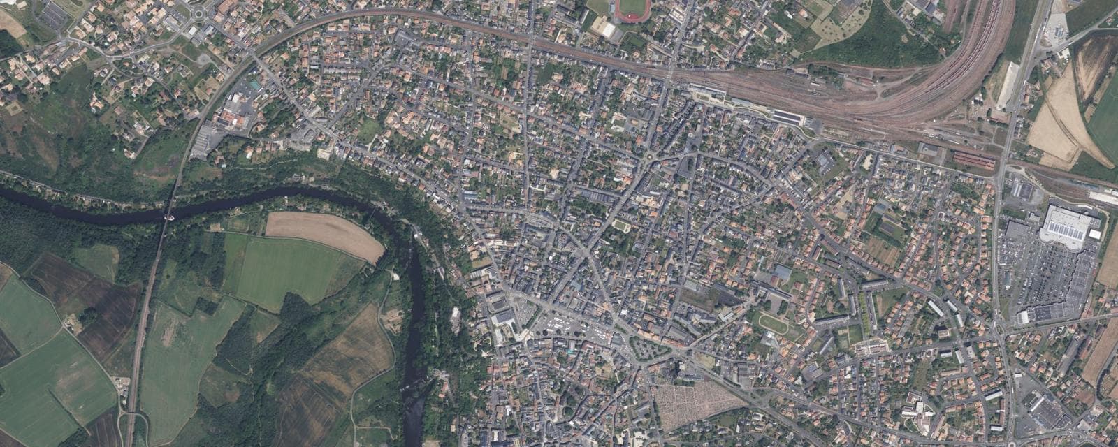 Vue aérienne de Thouars (Deux-Sèvres)