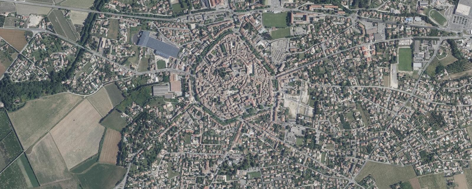 Vue aérienne de Valréas (Vaucluse)