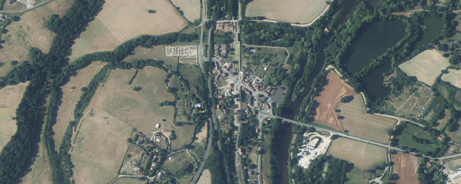 Vue aérienne de Vaux (Allier)