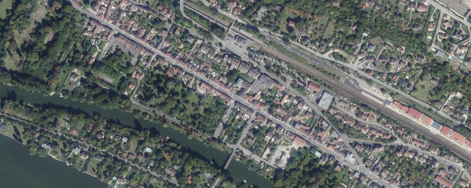 Vue aérienne de Vaux-sur-Seine (Yvelines)