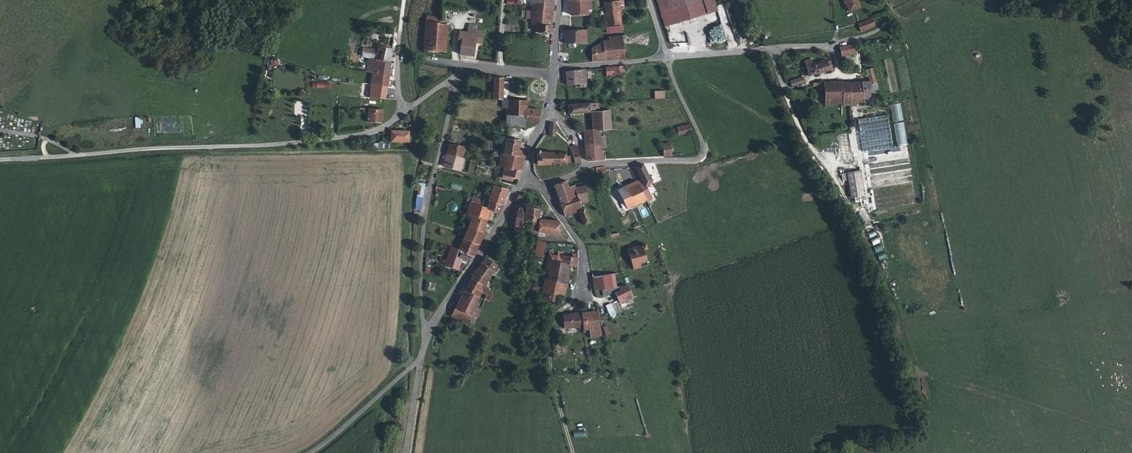 Vue aérienne de Velles (Haute-Marne)