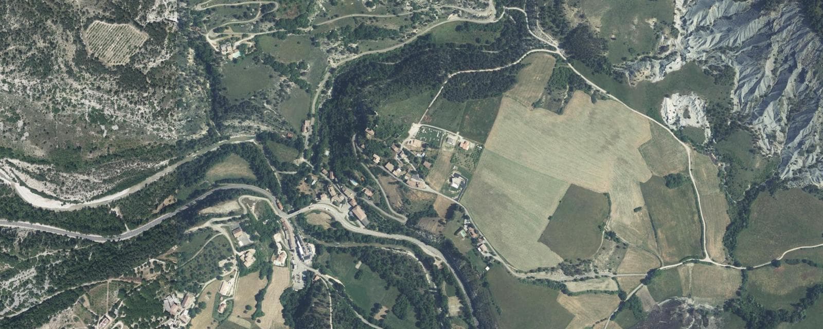 Vue aérienne de Verclause (Drôme)