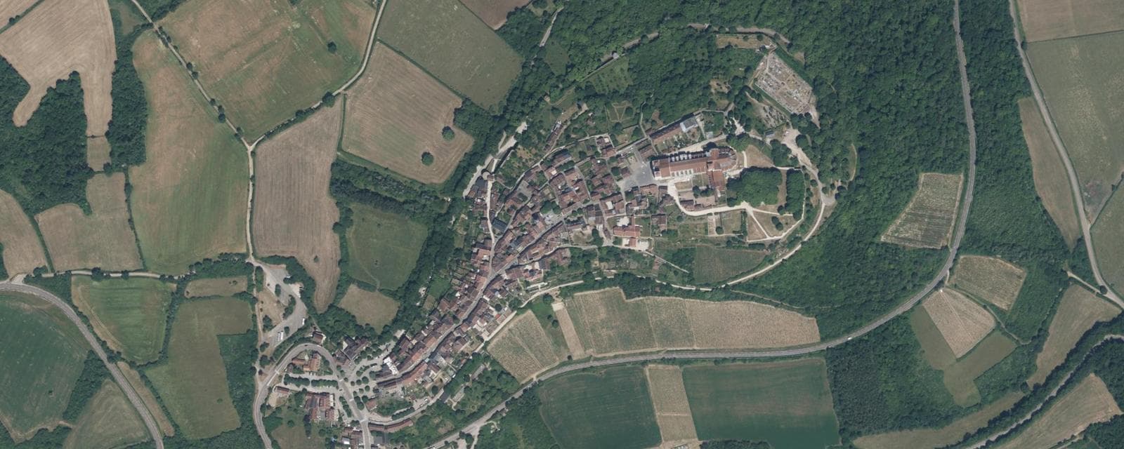 Vue aérienne de Vézelay (Yonne)