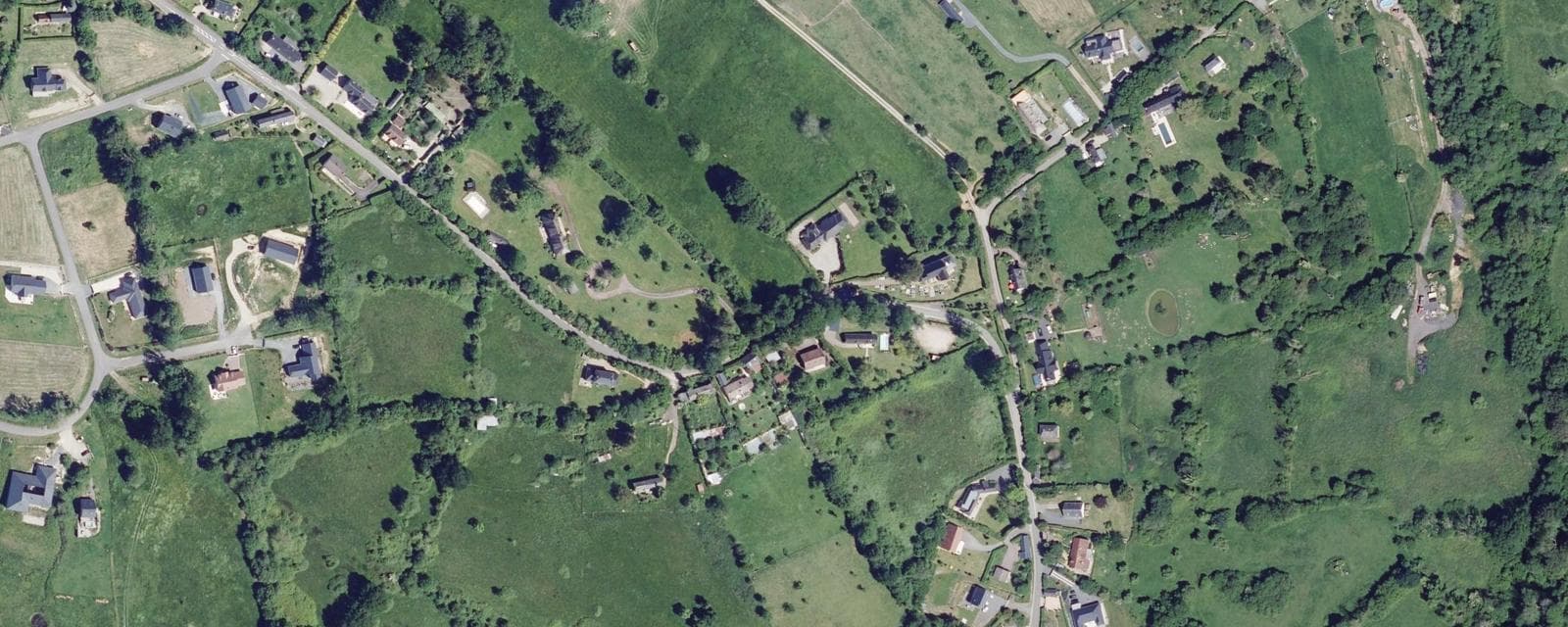 Vue aérienne de Vieux-Bourg (Calvados)