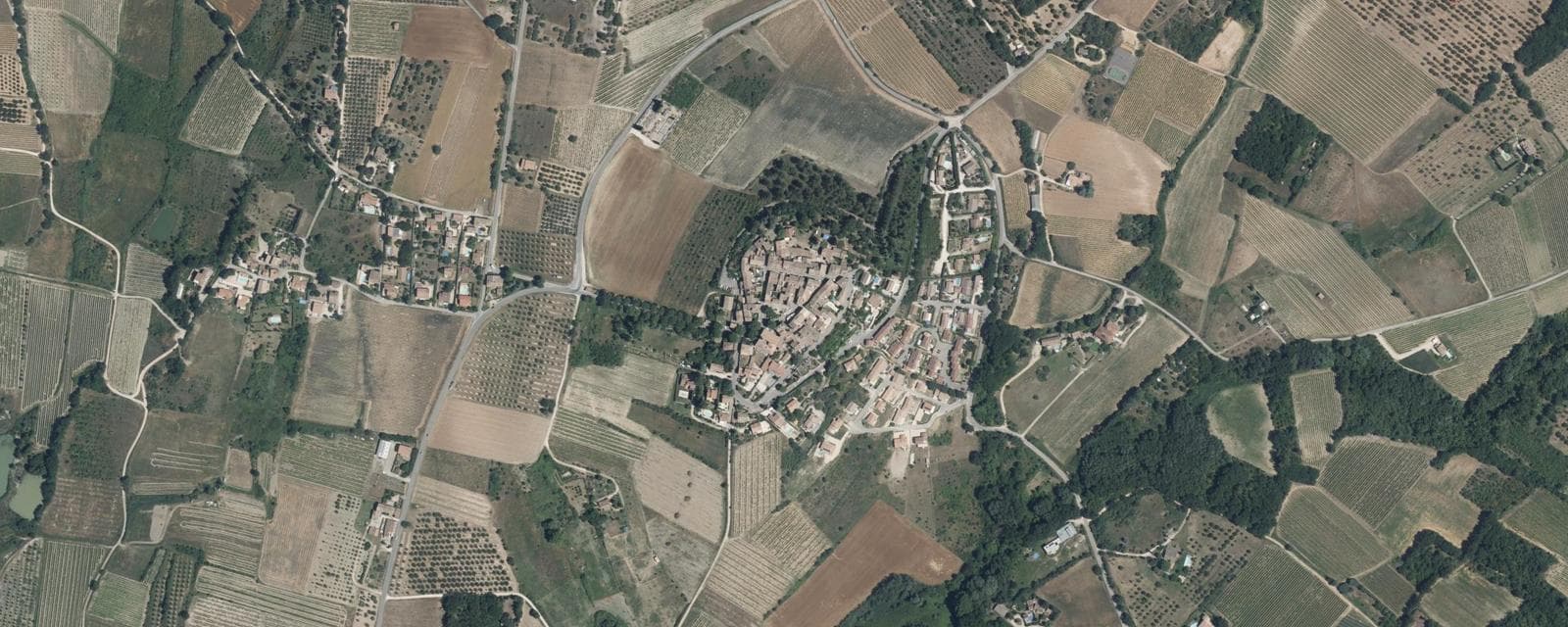 Vue aérienne de Villars (Vaucluse)