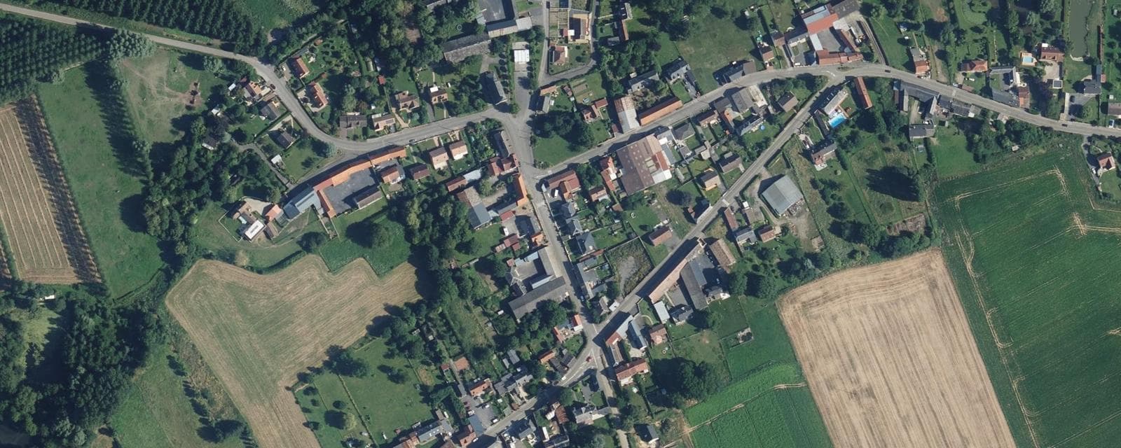 Vue aérienne de Ville-sur-Ancre (Somme)