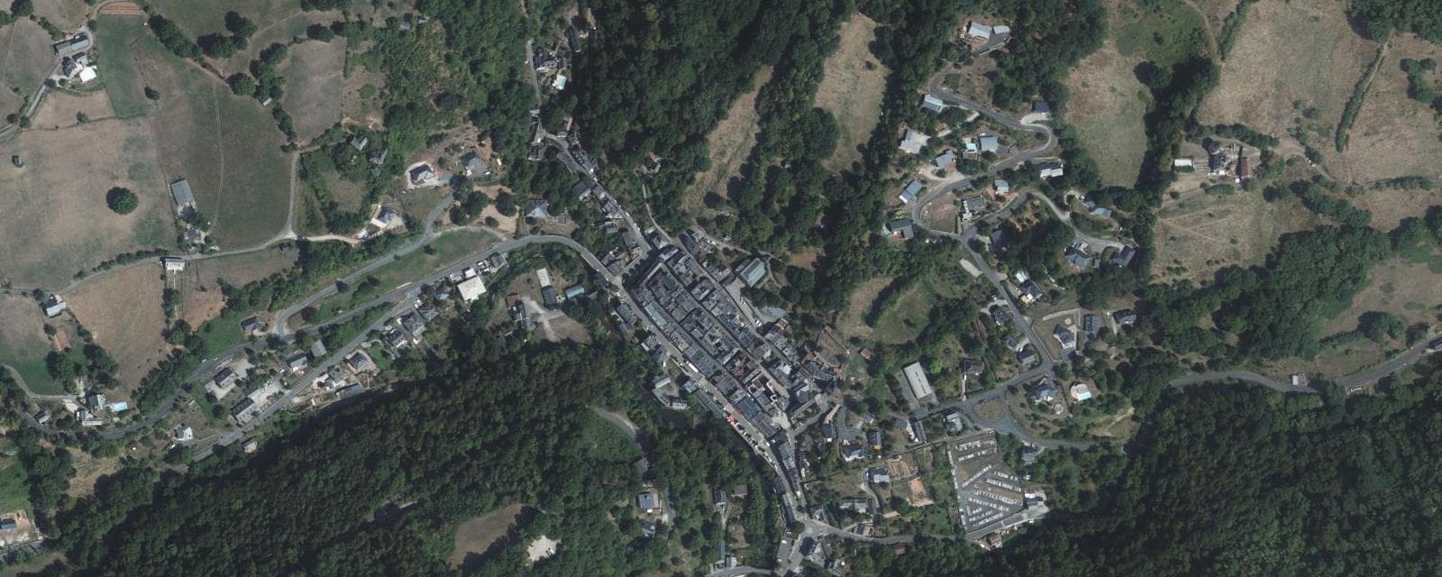 Vue aérienne de Villecomtal (Aveyron)