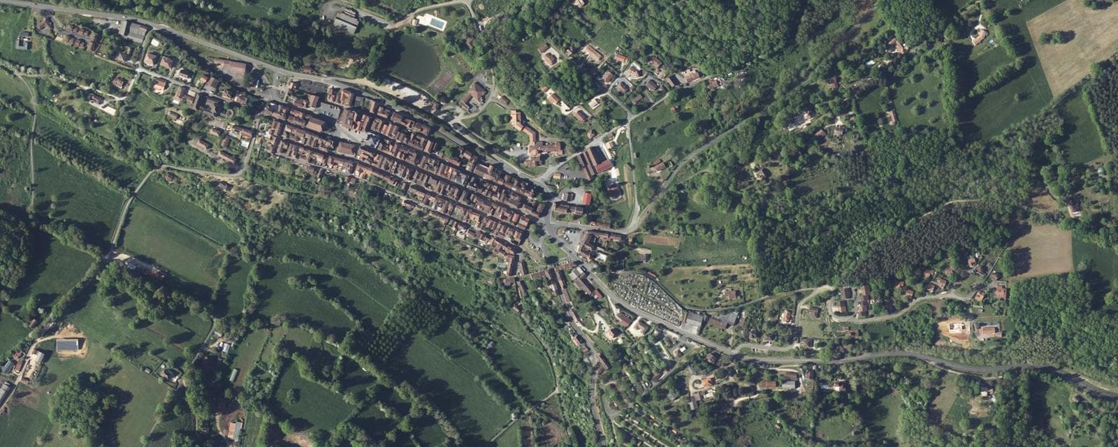 Vue aérienne de Villefranche-du-Périgord (Dordogne)