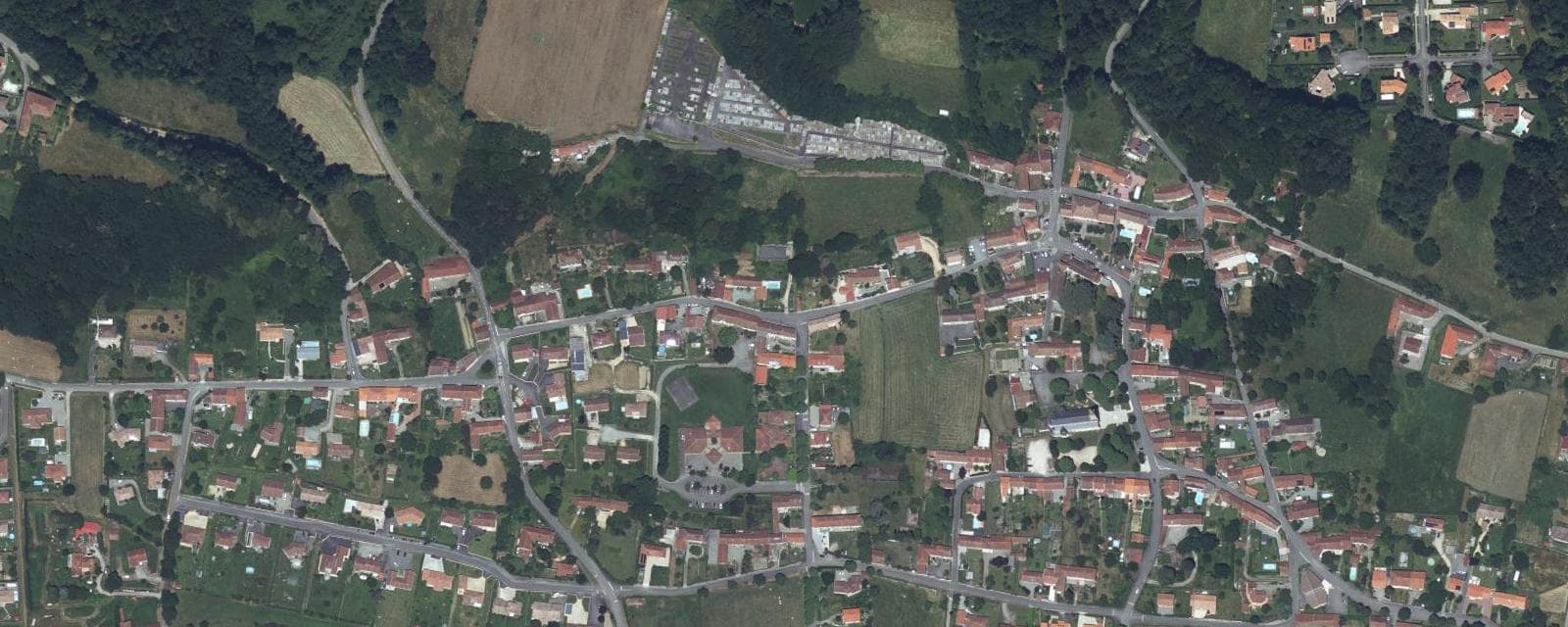 Vue aérienne de Villeneuve-de-Rivière (Haute-Garonne)