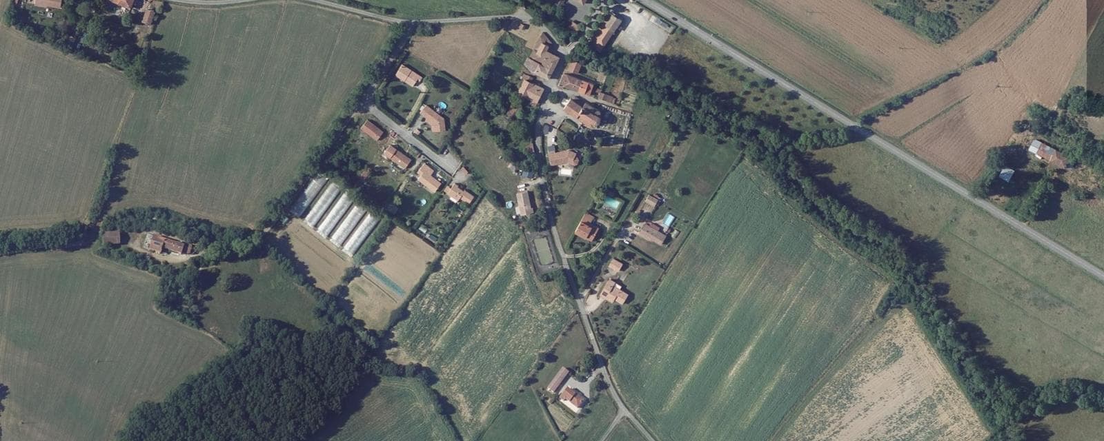 Vue aérienne de Villeneuve-du-Latou (Ariège)