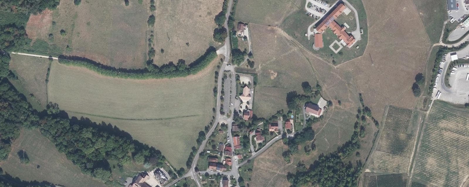 Vue aérienne de Villeneuve-sous-Pymont (Jura)