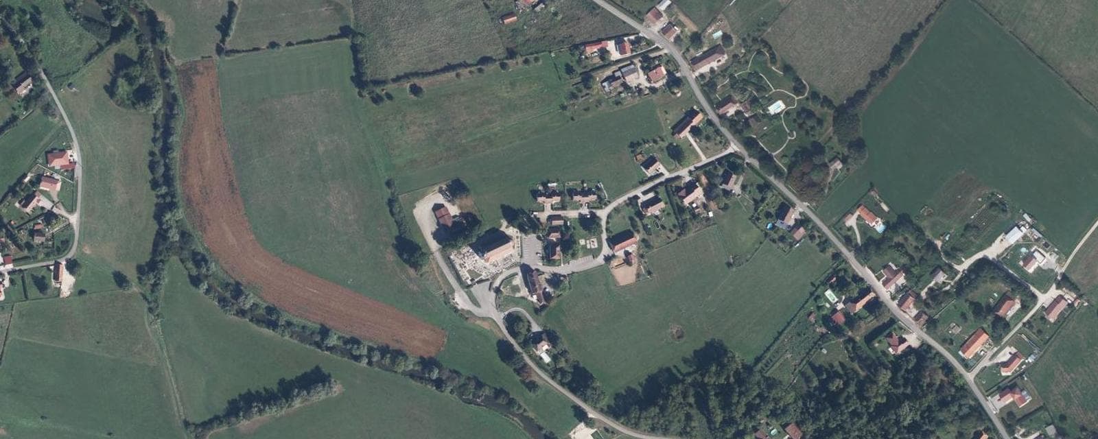 Vue aérienne de Villers-Robert (Jura)