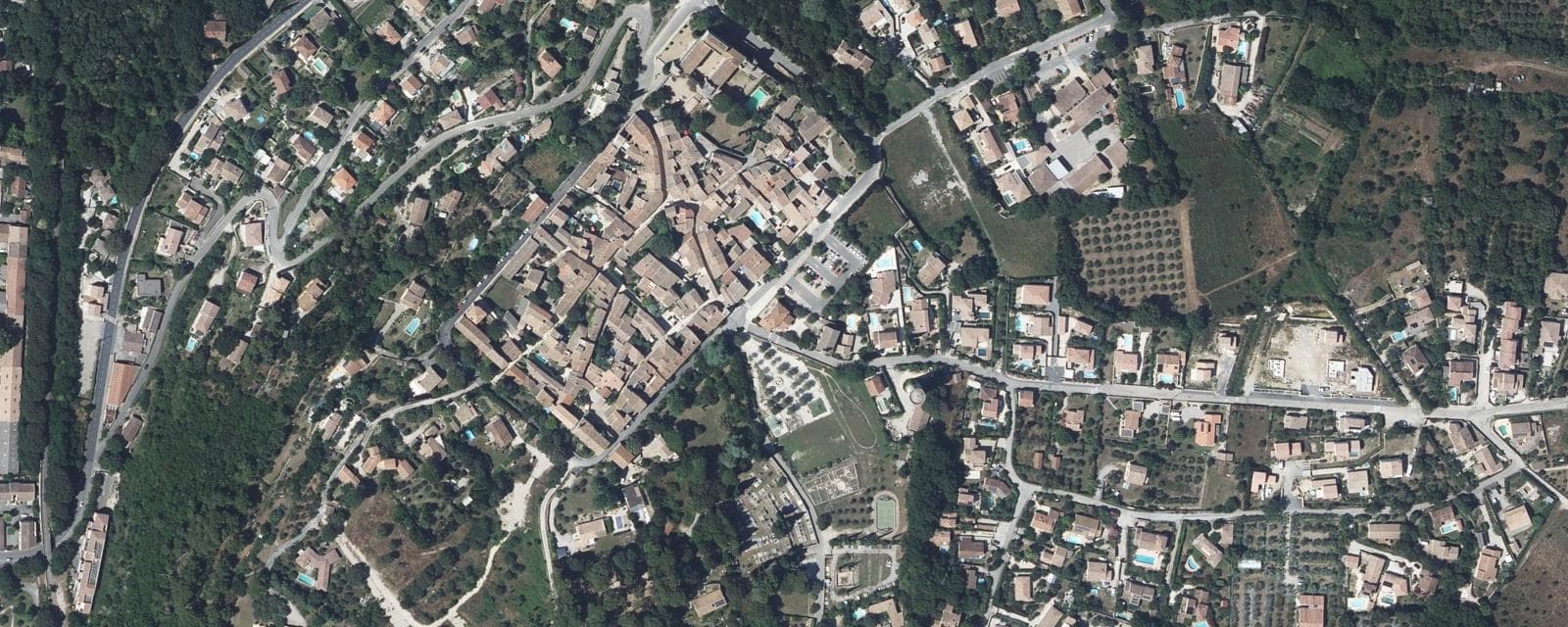 Vue aérienne de Villevieille (Gard)
