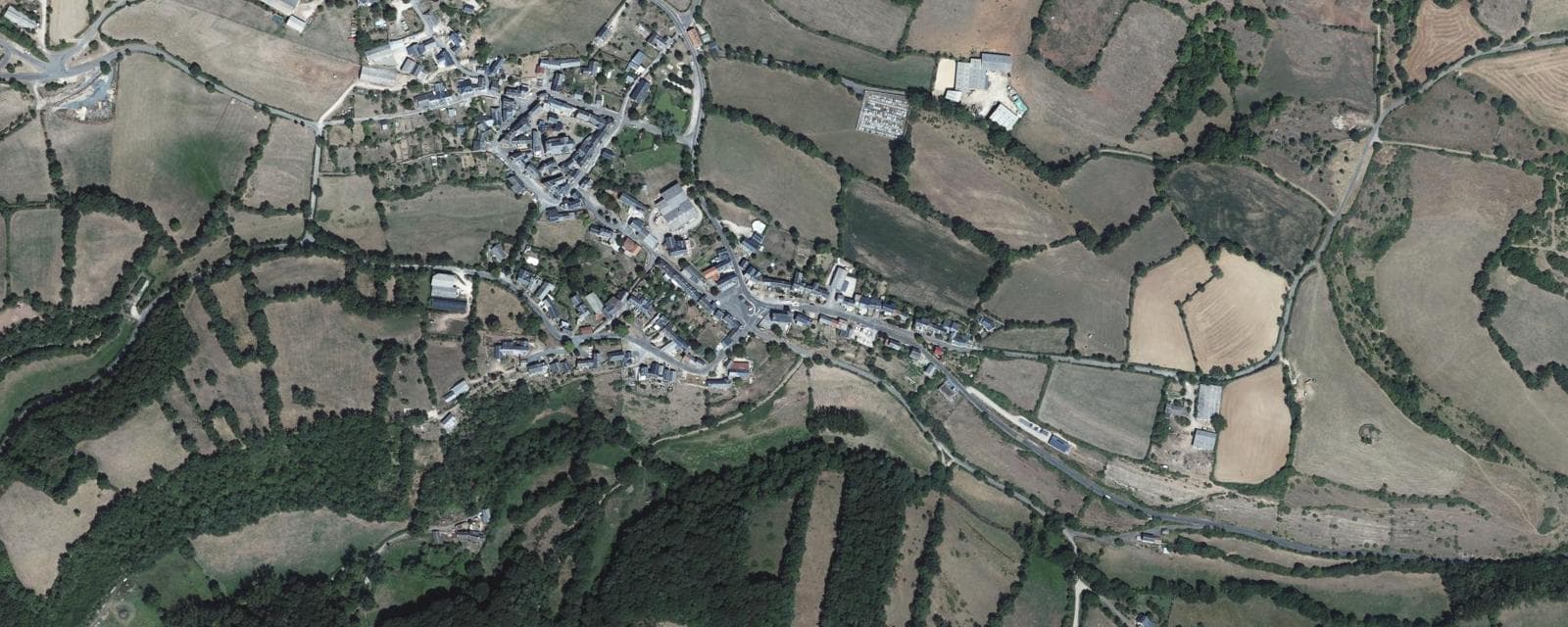 Vue aérienne de Vimenet (Aveyron)