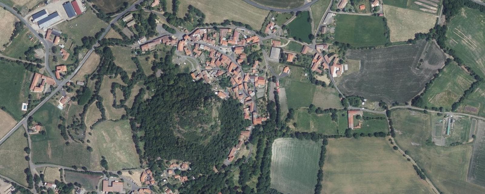 Vue aérienne de Vodable (Puy-de-Dôme)