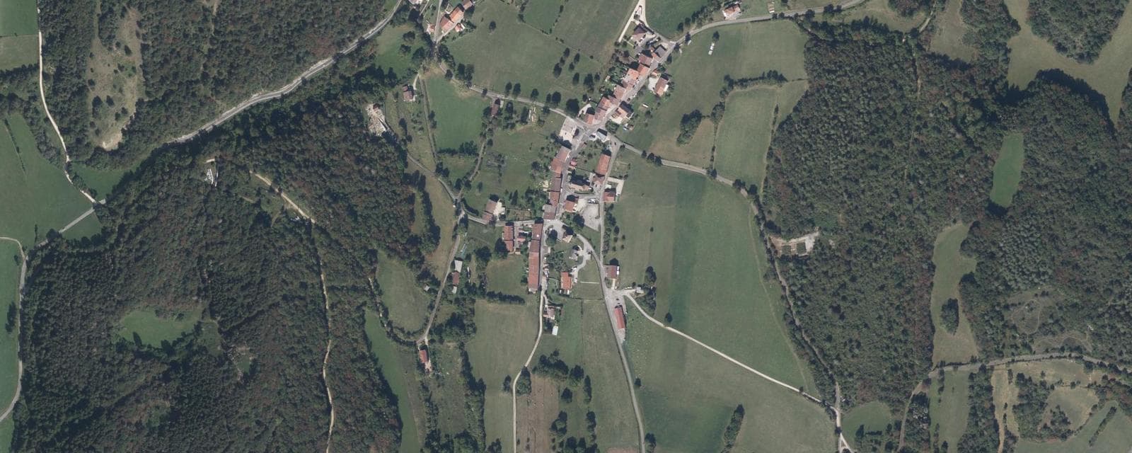 Vue aérienne de Vosbles-Valfin (Jura)
