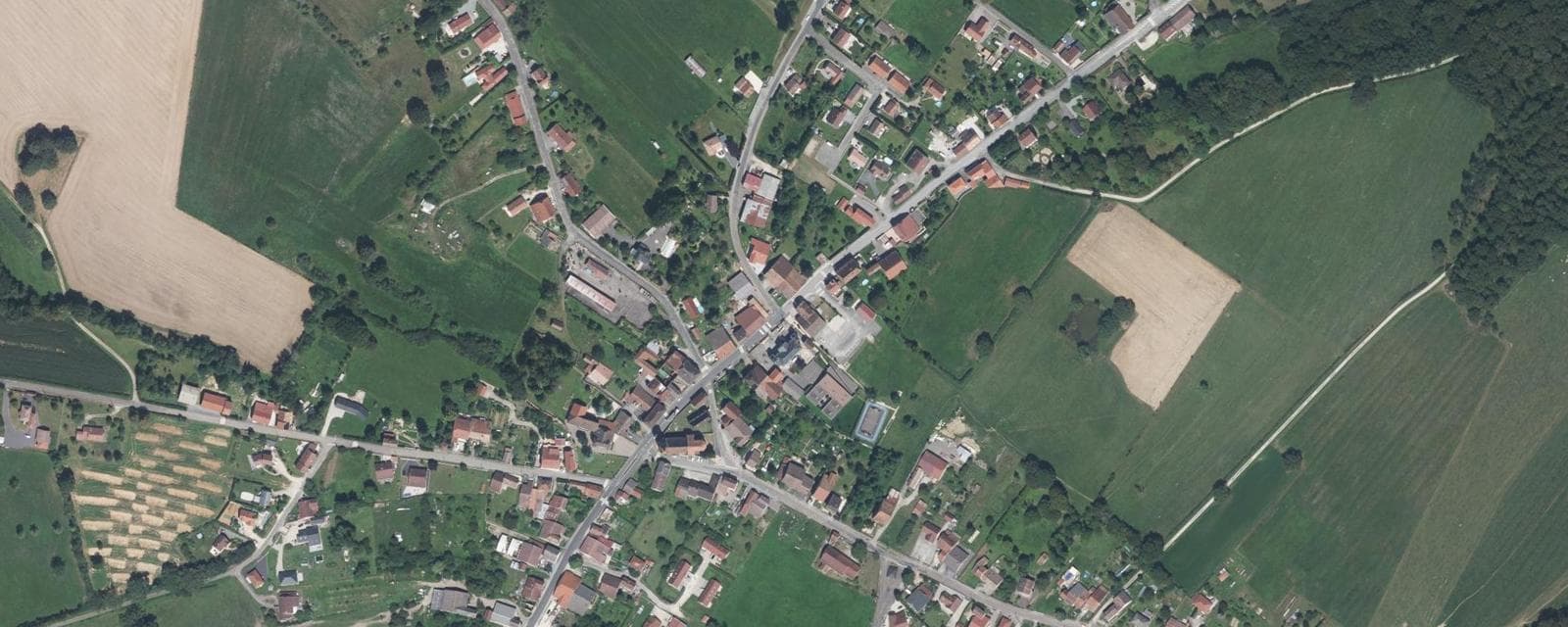 Vue aérienne de Vy-lès-Lure (Haute-Saône)