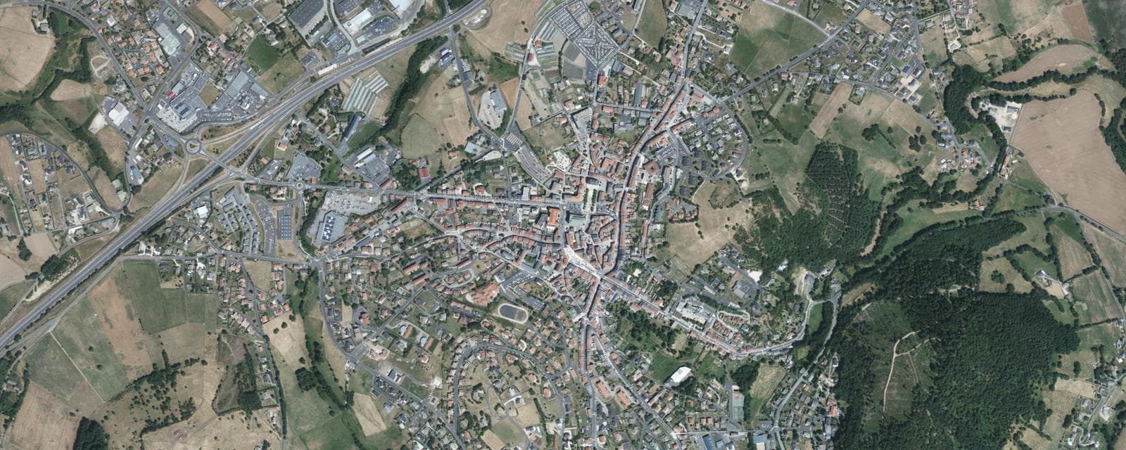 Vue aérienne de Yssingeaux (Haute-Loire)