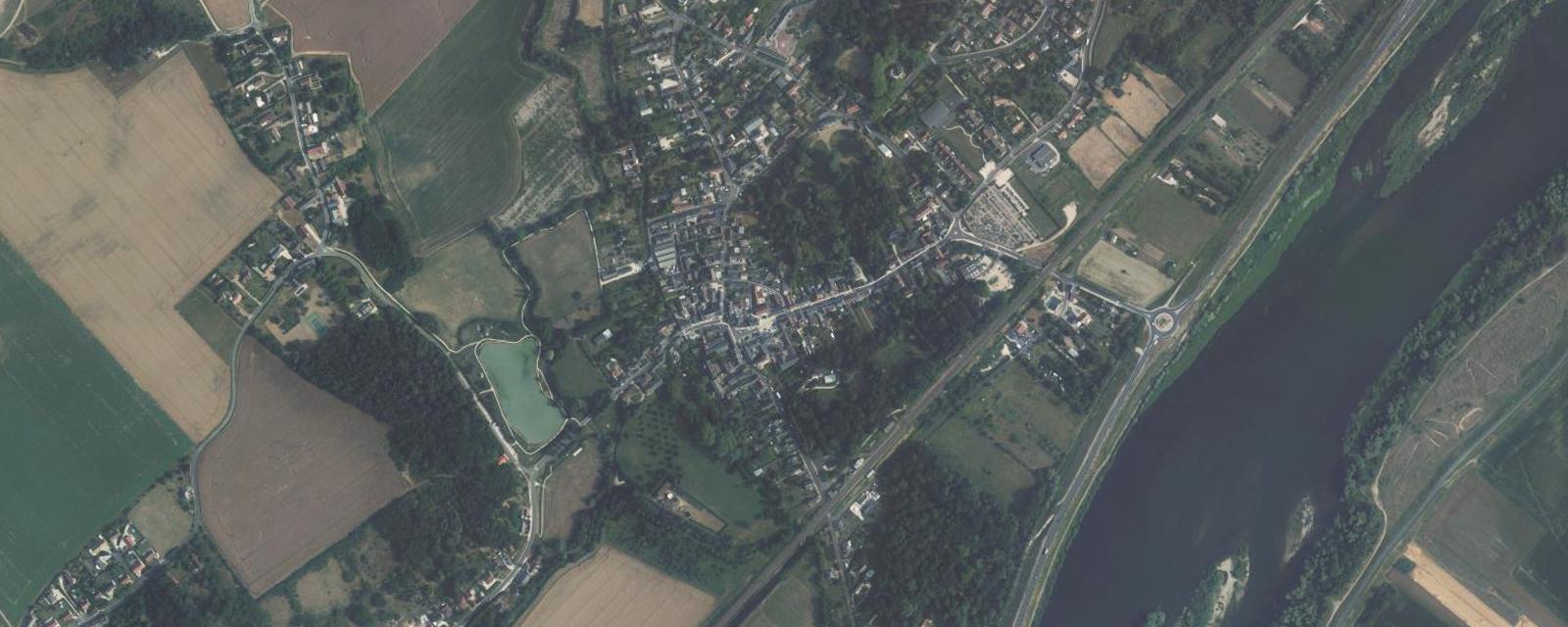 Vue aérienne de Valloire-sur-Cisse (Loir-et-Cher)